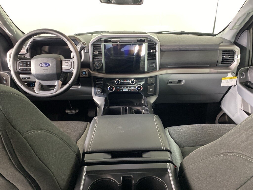 2025 Ford F-150 XLT photo 2