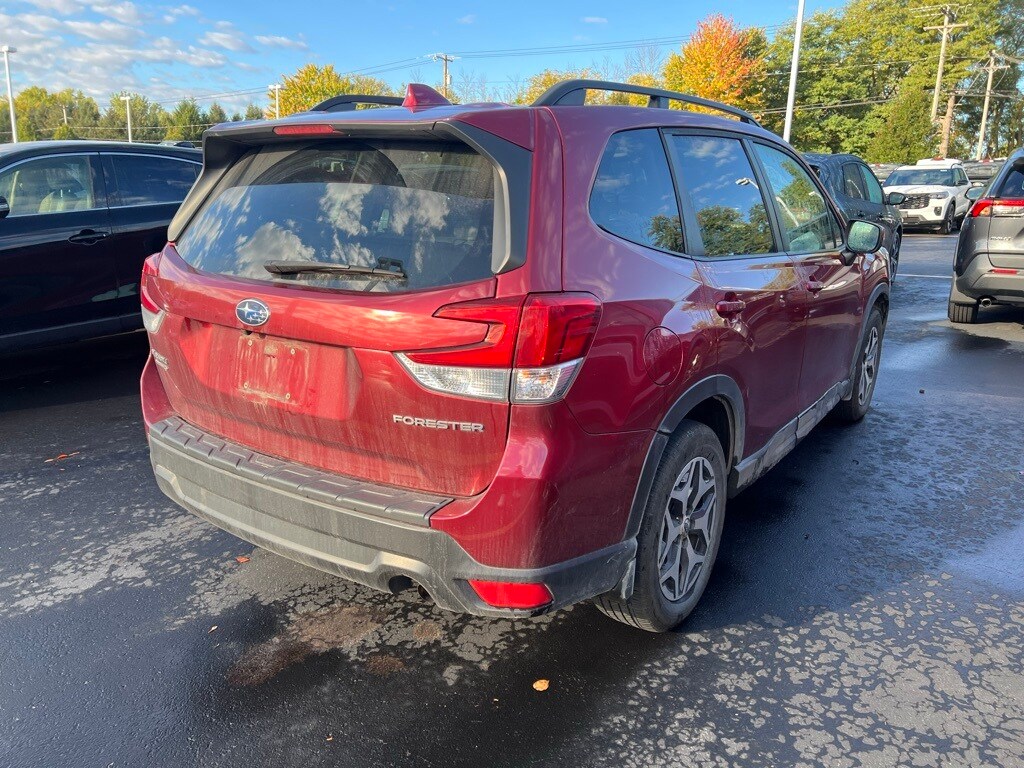 2021 Subaru Forester Premium photo 2