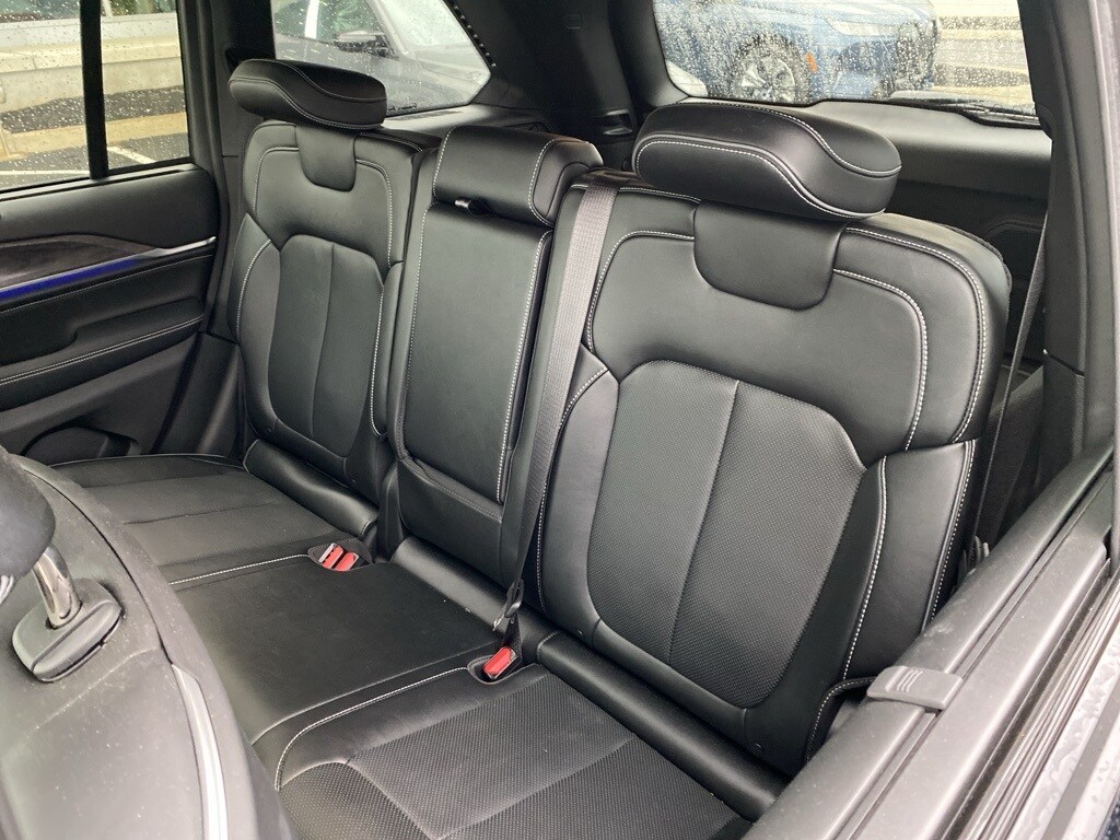 2023 Jeep Grand Cherokee Overland photo 4