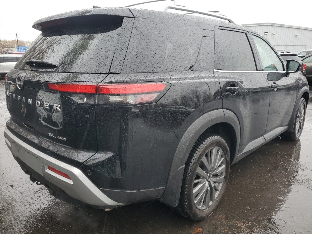 Used 2024 Nissan Pathfinder SL SUV
