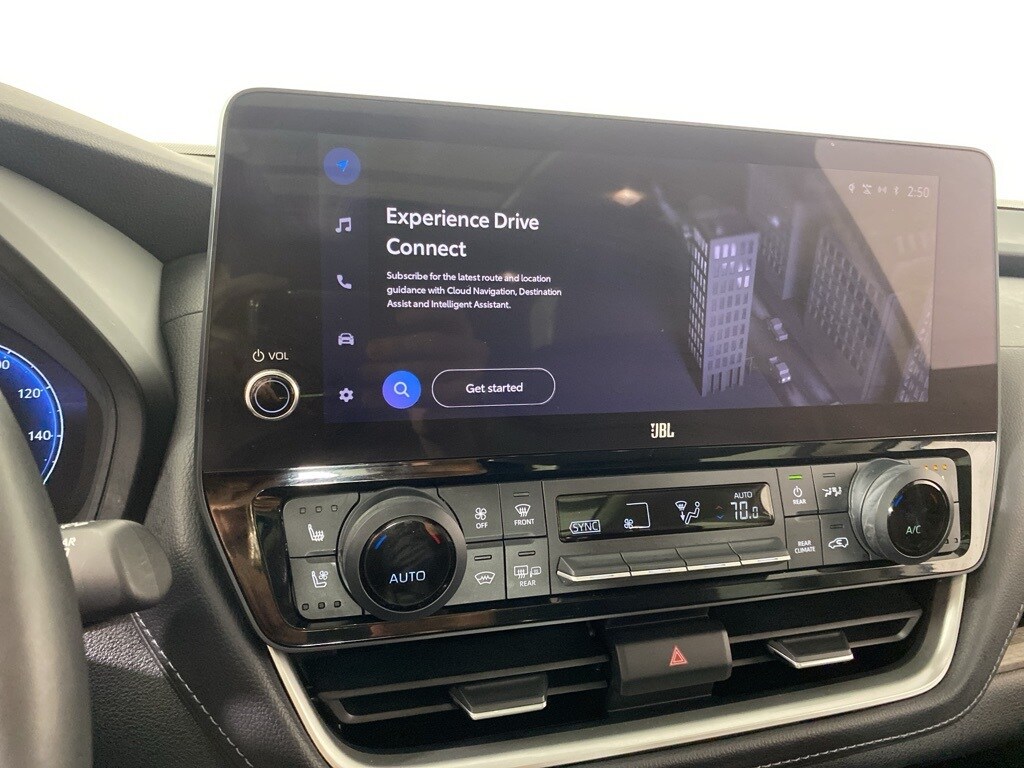 2024 Toyota Highlander Hybrid Limited photo 3