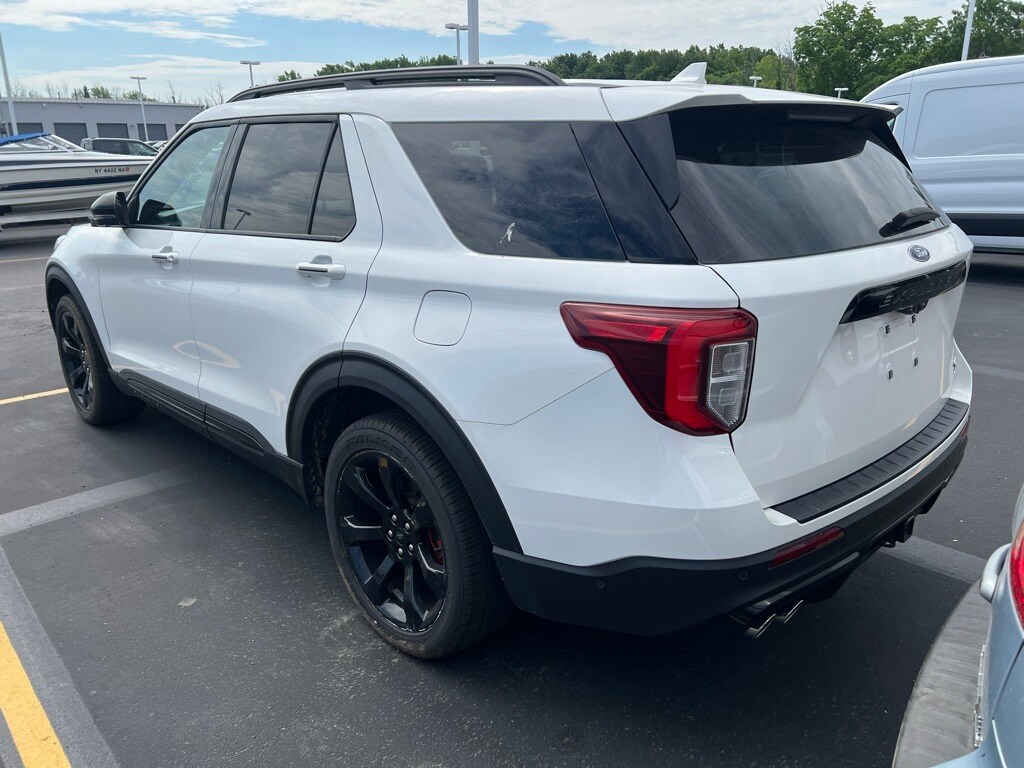 2022 Ford Explorer ST photo 3