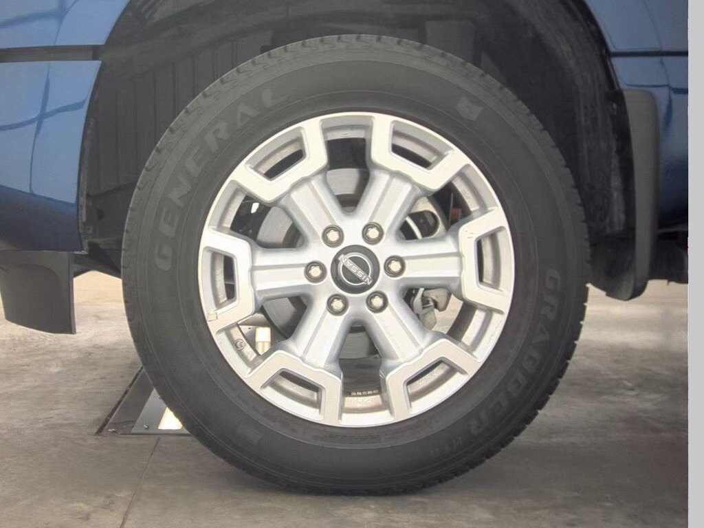 2024 Nissan Titan SV photo 2