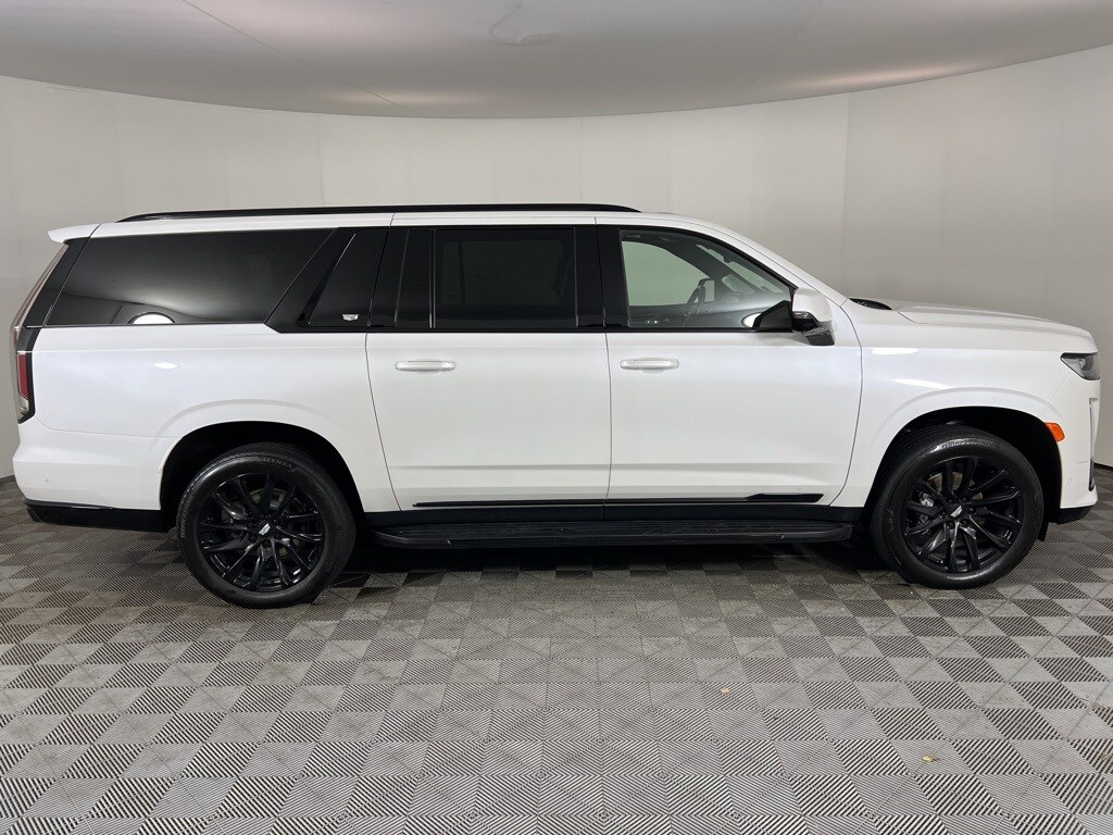2024 Cadillac Escalade ESV Sport Platinum photo 3