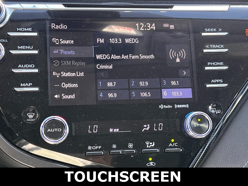2020 Toyota Camry SE photo 2