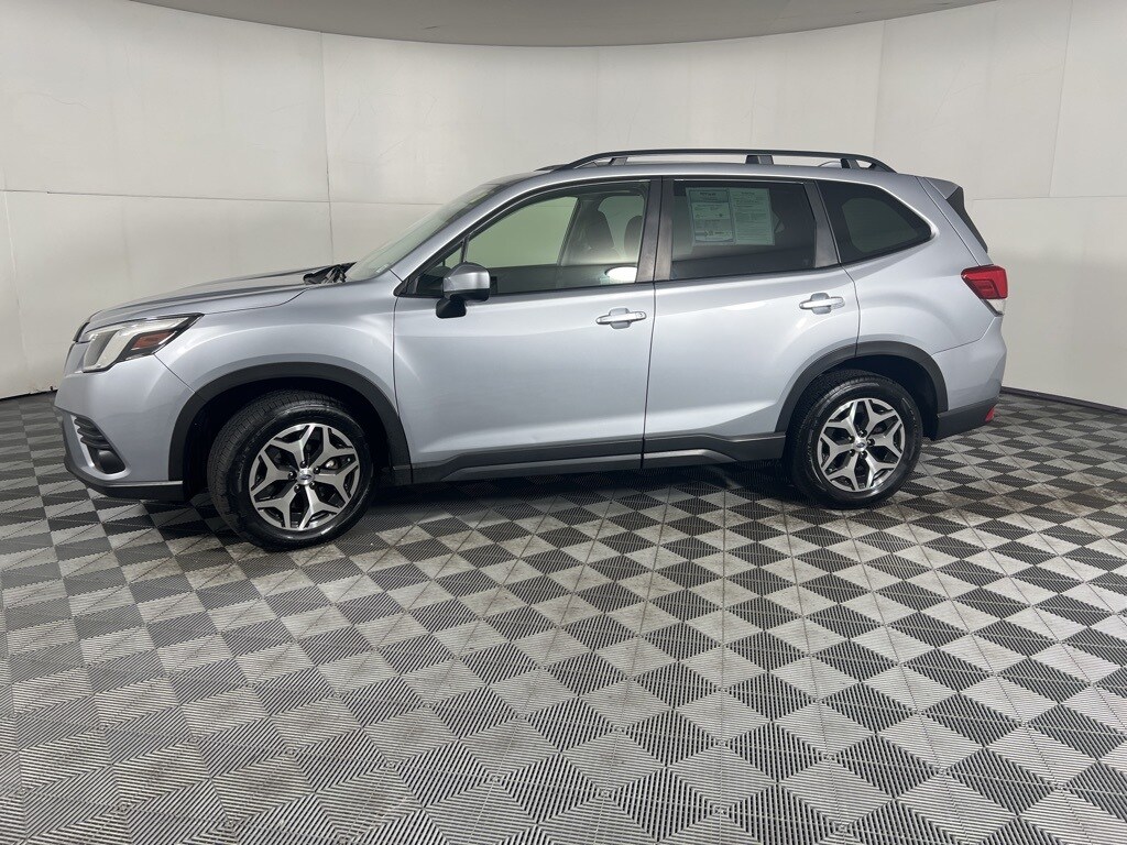 2022 Subaru Forester Premium photo 4