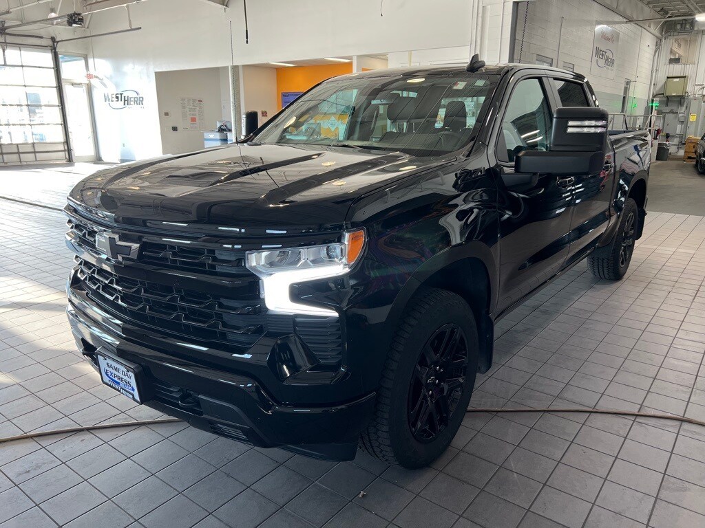 2023 Chevrolet Silverado 1500 RST photo 3