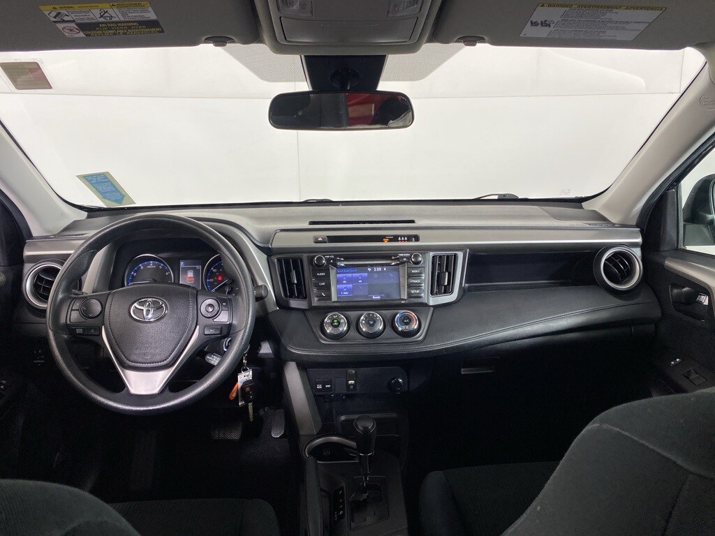 2018 Toyota RAV4 LE photo 2