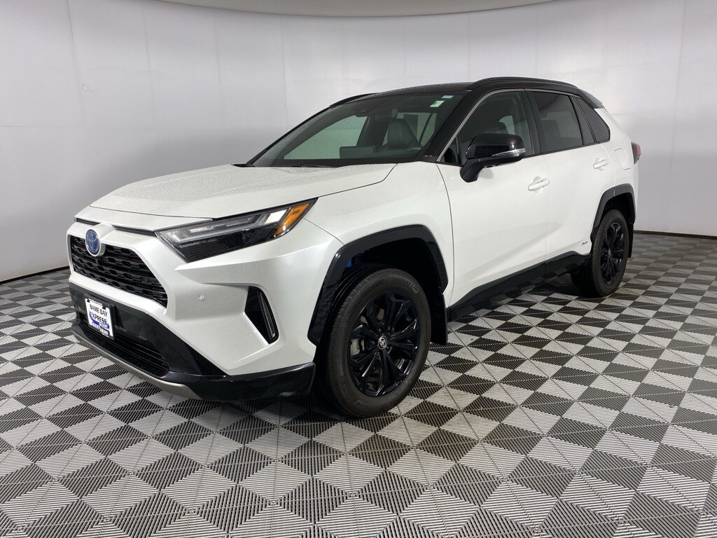 2024 Toyota RAV4 Hybrid XSE photo 2