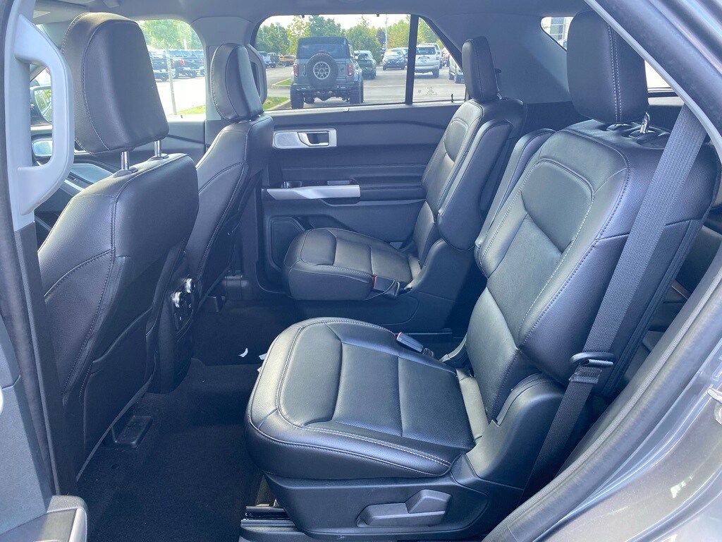 2023 Ford Explorer Limited photo 2