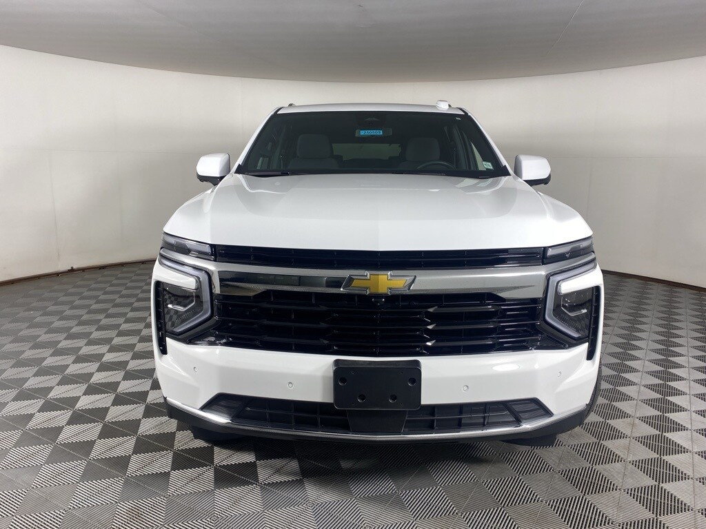 2025 Chevrolet Suburban LS photo 2