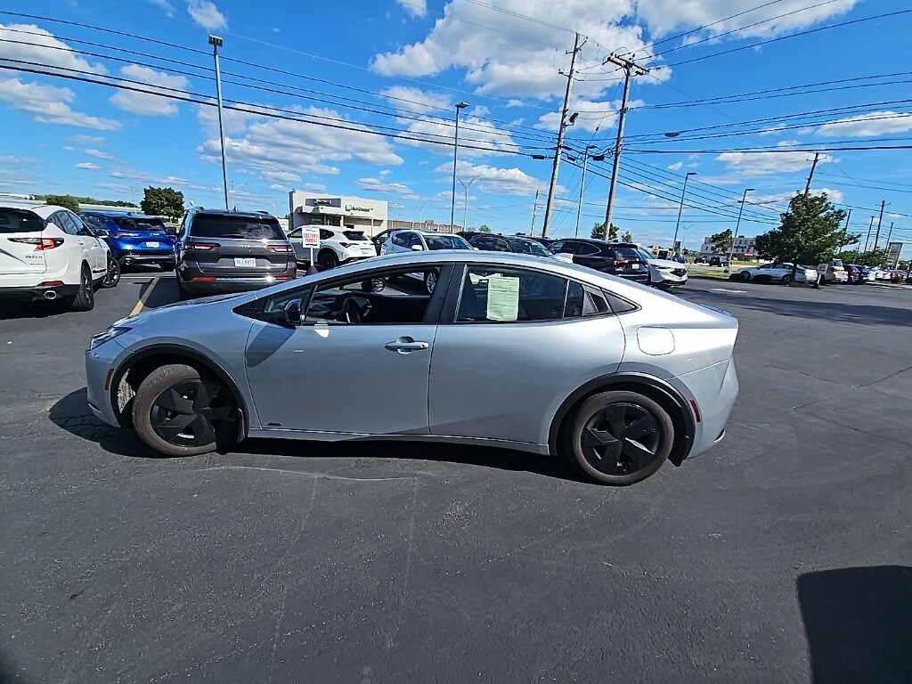 2023 Toyota Prius LE photo 3