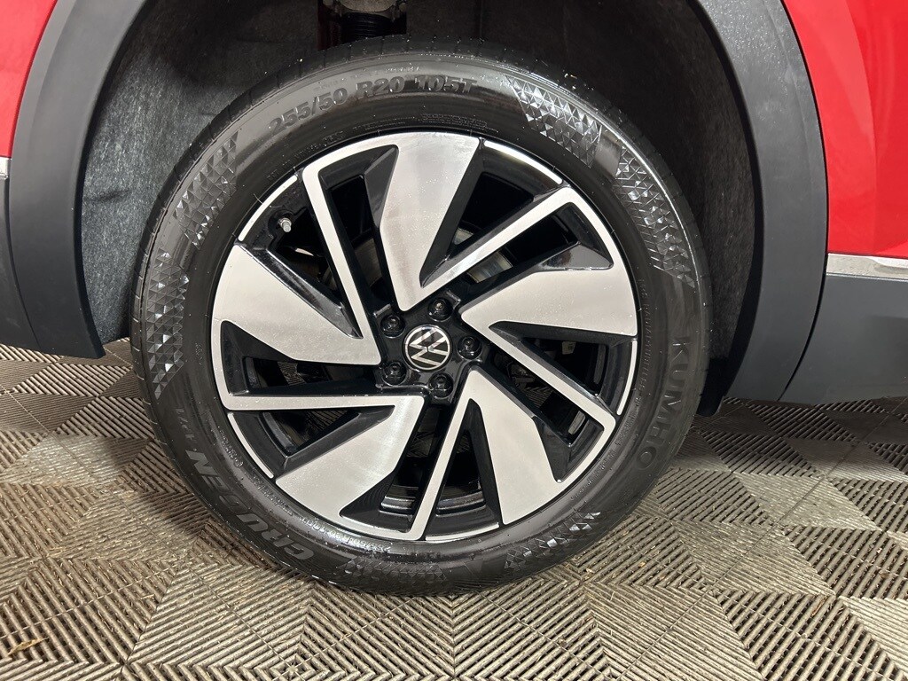 2024 Volkswagen Atlas SEL photo 3