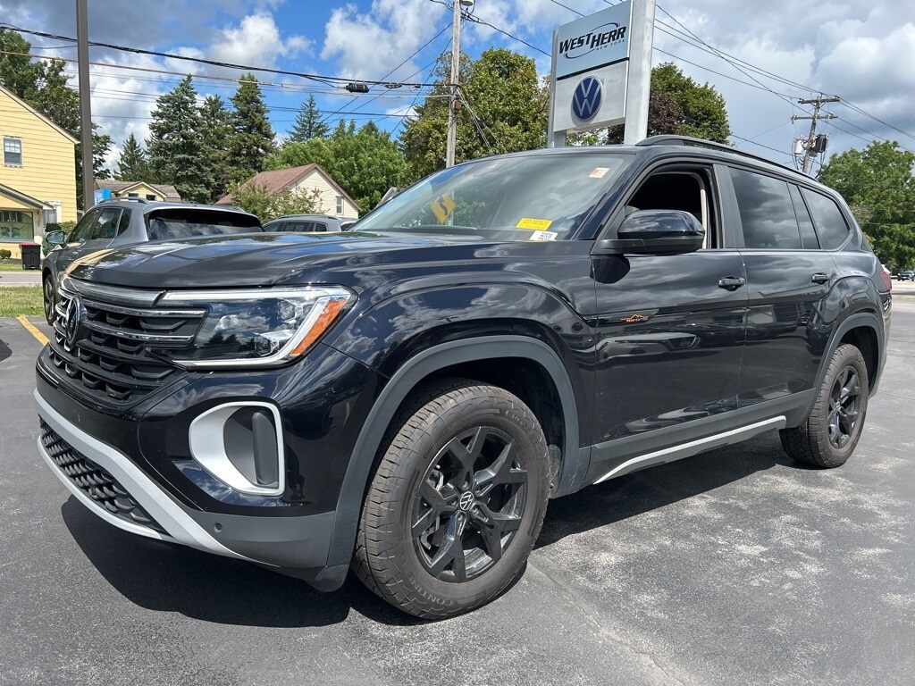 2024 Volkswagen Atlas Peak Edition SEL photo 3