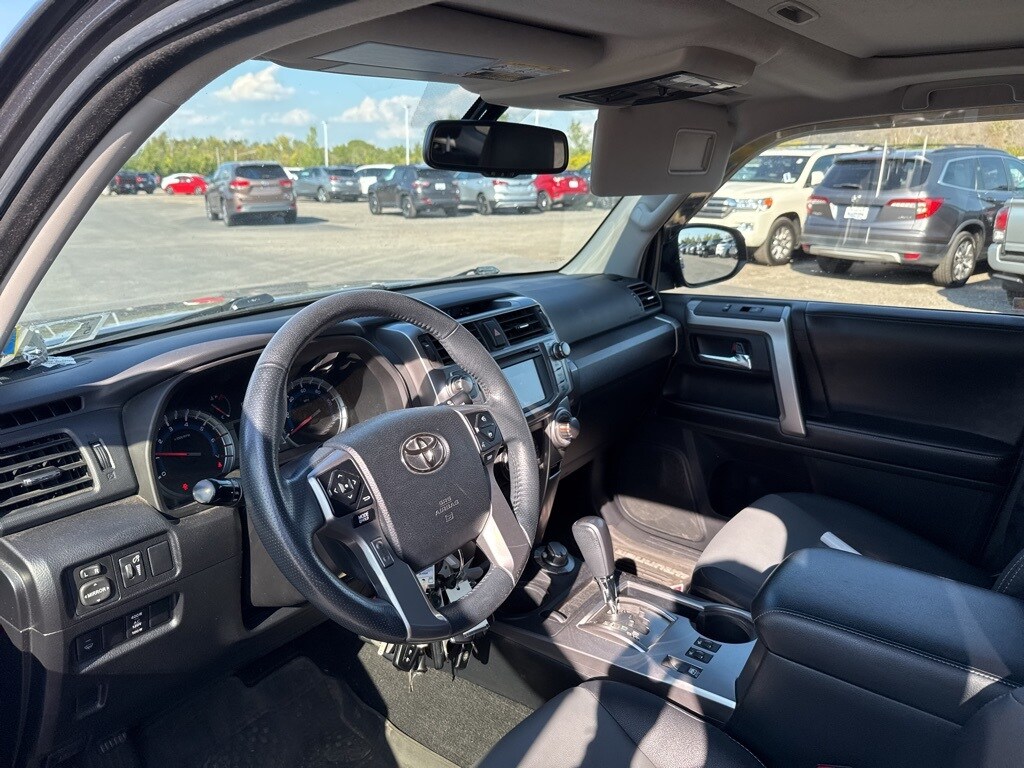 2018 Toyota 4Runner SR5 Premium photo 2