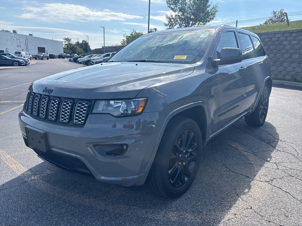 2022 Jeep Cherokee Laredo X photo 2