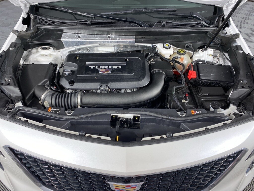 2023 Cadillac XT4 Sport photo 2
