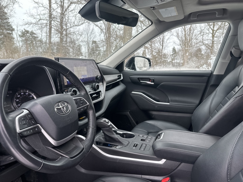 Used 2023 Toyota Highlander XLE SUV