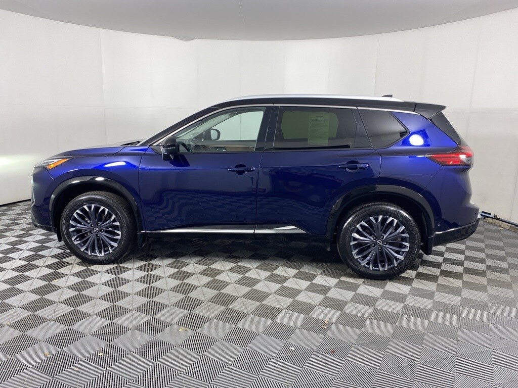 2024 Nissan Rogue Platinum photo 2