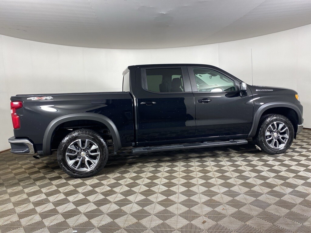 2024 Chevrolet Silverado 1500 LT photo 4