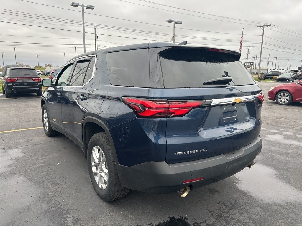 2023 Chevrolet Traverse LS photo 2