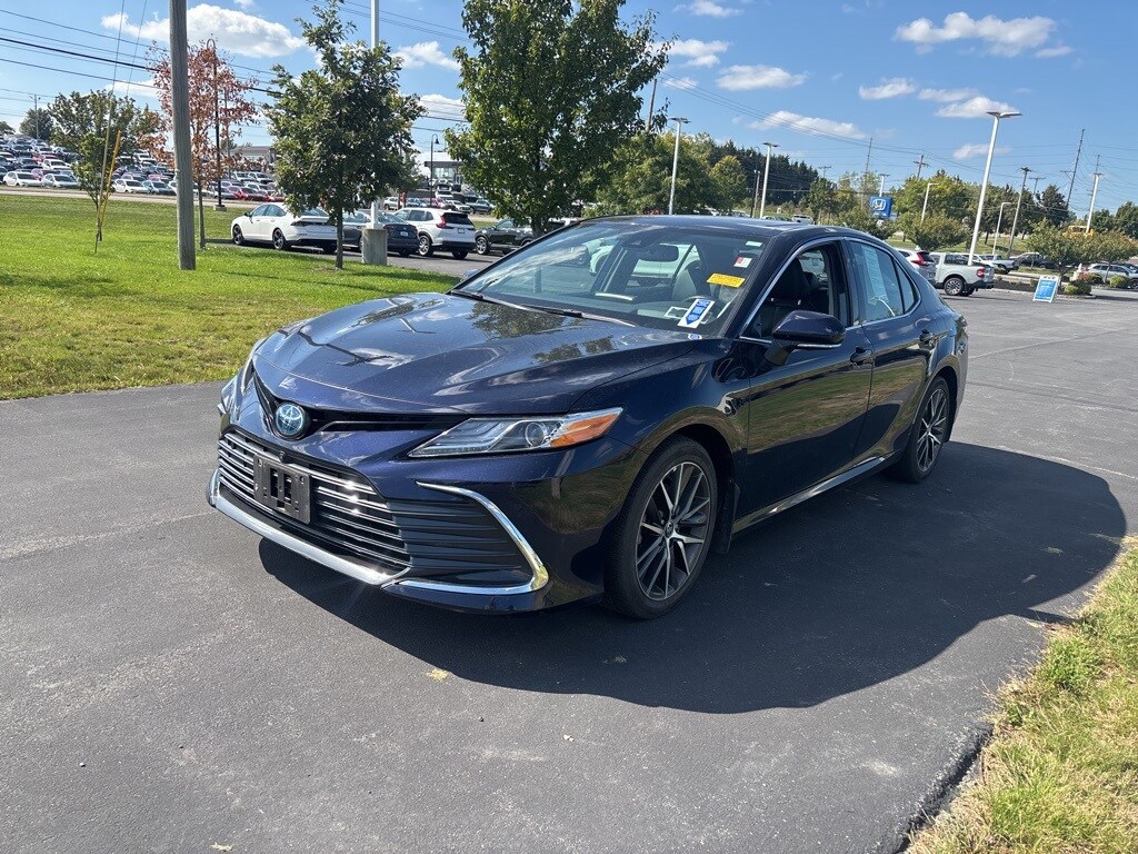 2022 Toyota Camry Hybrid XLE photo 2