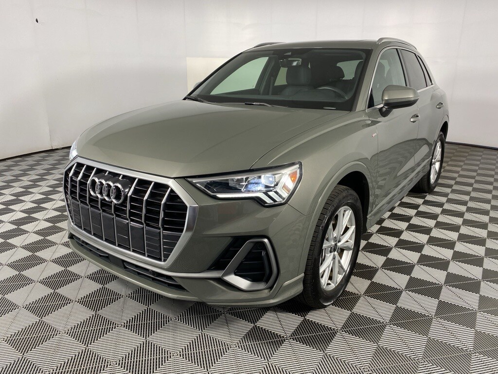 2025 Audi Q3 45 TFSI S line Premium photo 4