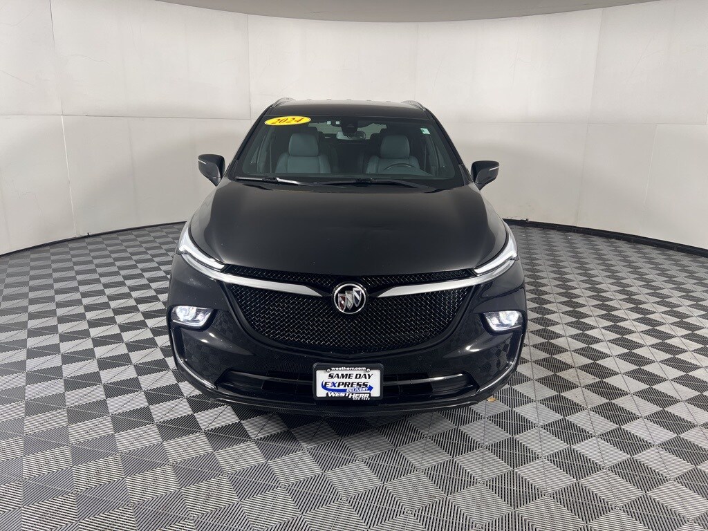 2024 Buick Enclave Essence photo 2