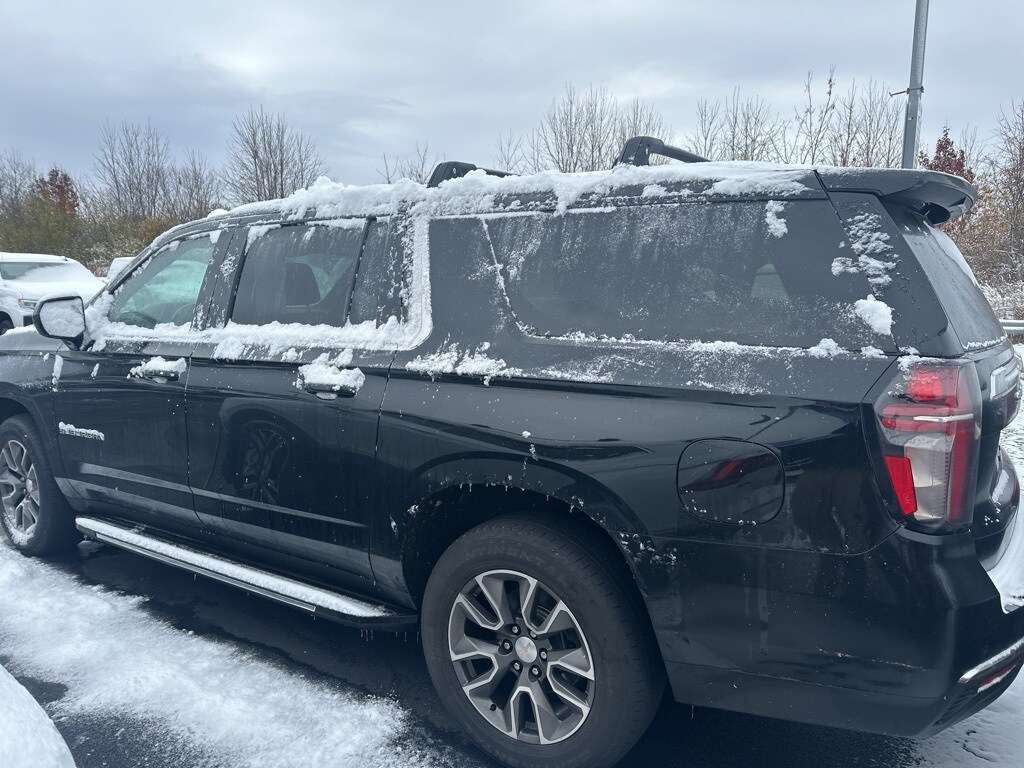 2022 Chevrolet Suburban LT photo 4