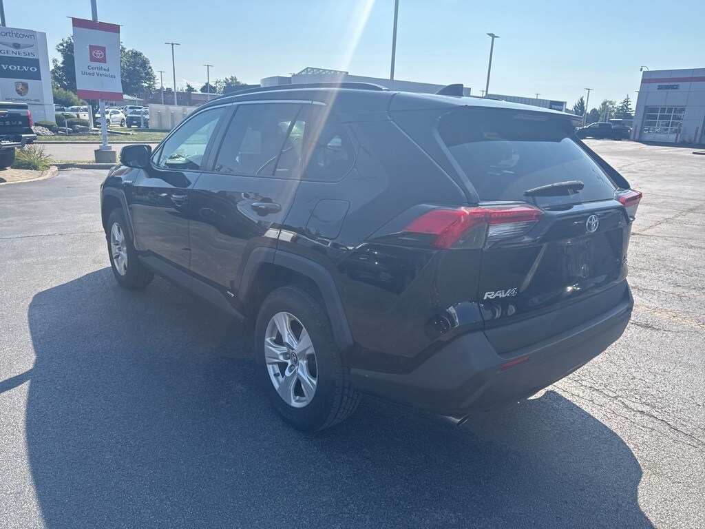 2019 Toyota RAV4 Hybrid XLE photo 4