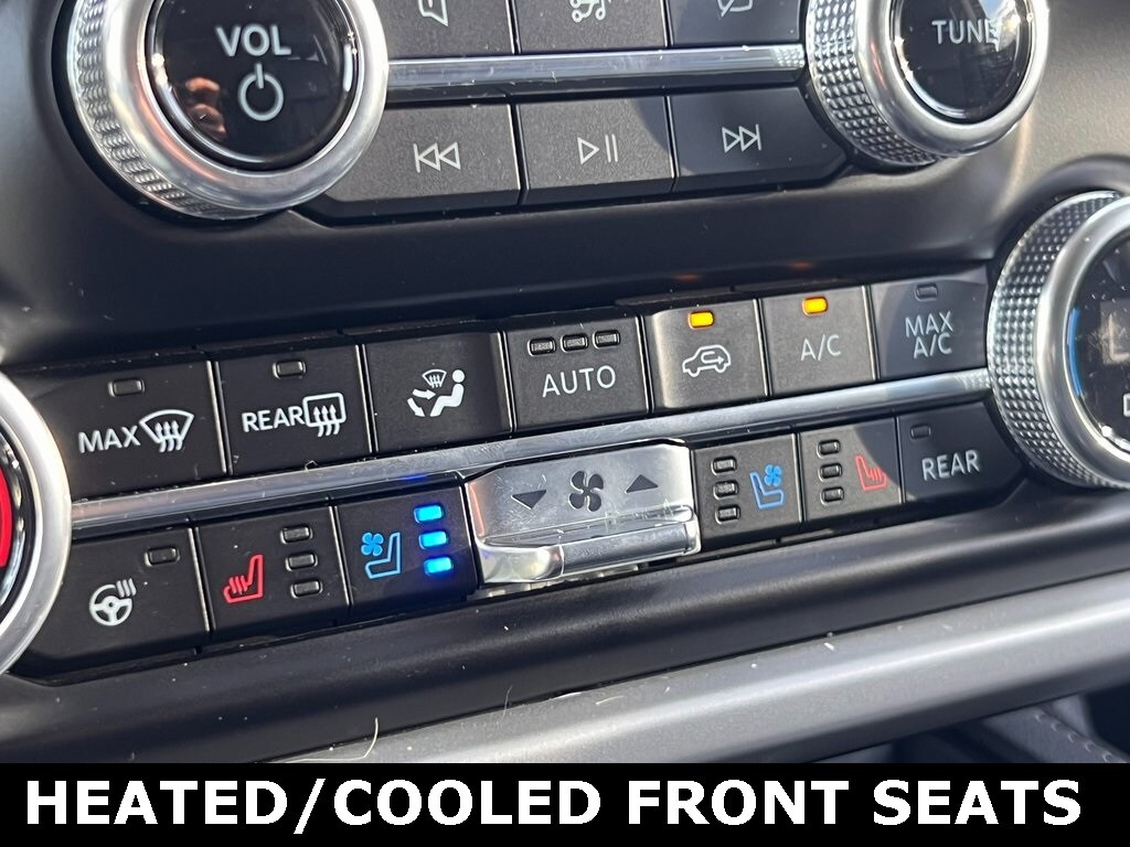 2023 Ford Expedition XLT photo 3