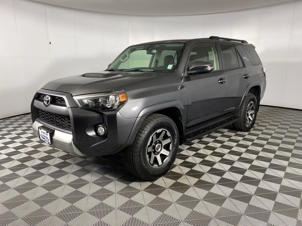 2019 Toyota 4Runner TRD Off-Road Premium photo 3