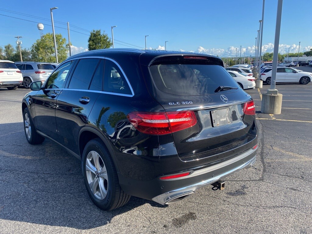 2018 Mercedes Benz GLC 300 4MATIC photo 3