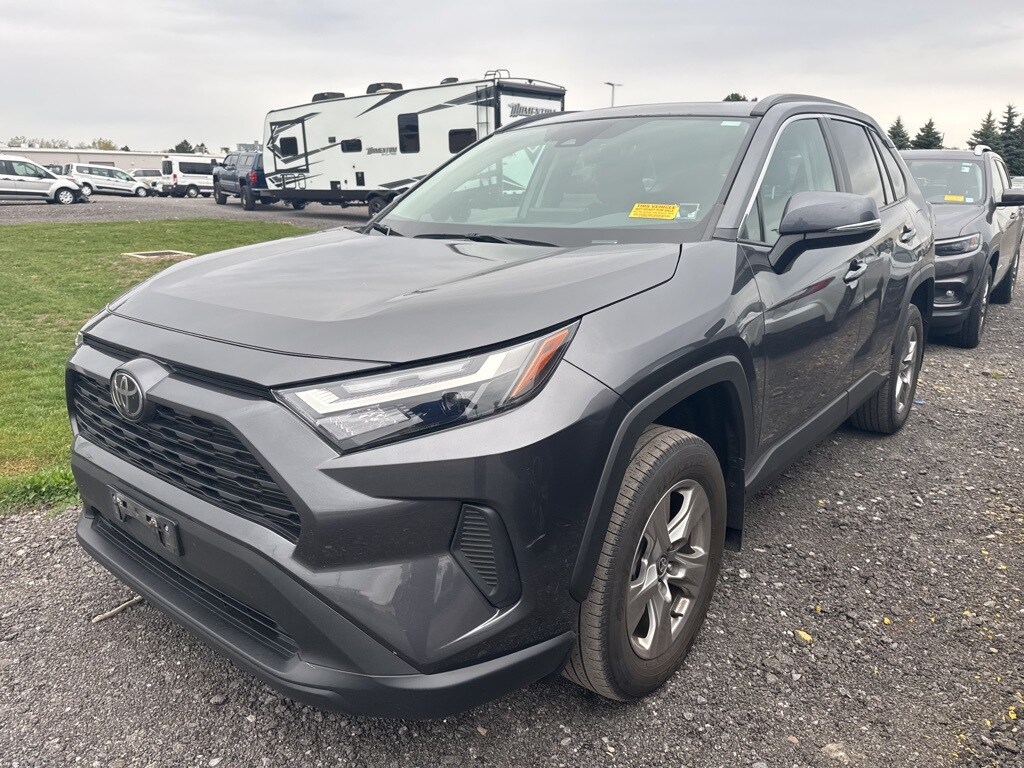 2023 Toyota RAV4 XLE photo 4