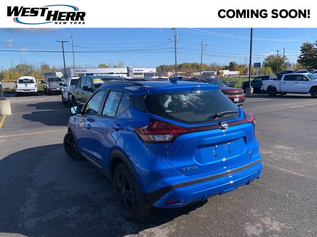 2023 Nissan Kicks SR photo 3