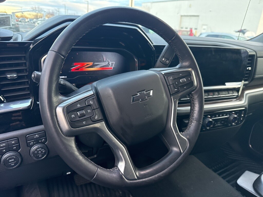 2022 Chevrolet Silverado 1500 RST photo 2