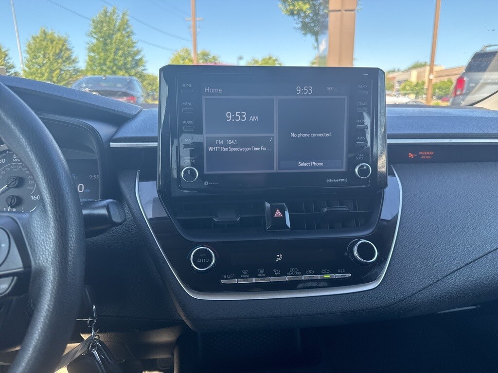 2022 Toyota Corolla LE photo 3