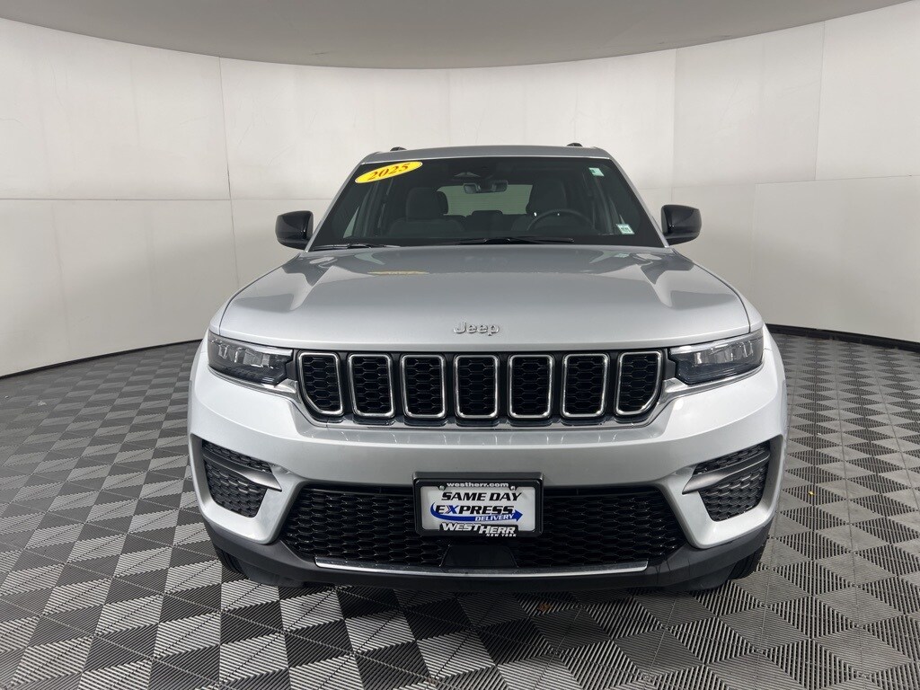 Used 2025 Jeep Grand Cherokee Laredo SUV