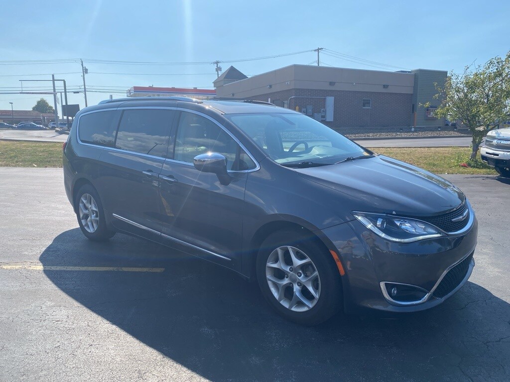 2020 Chrysler Pacifica Limited photo 2