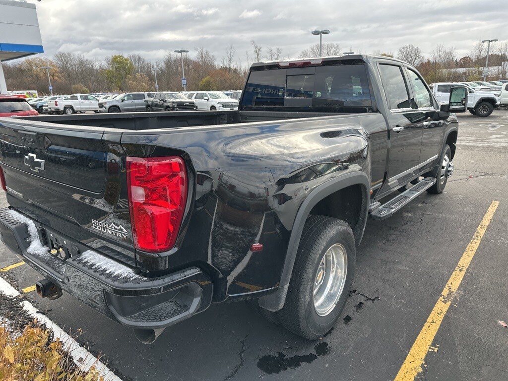 Used 2024 Chevrolet Silverado 3500 HD High Country Truck Crew Cab