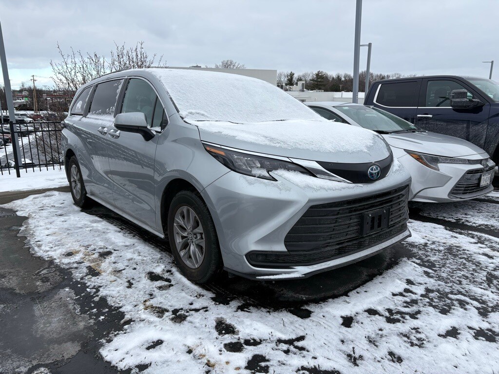 Used 2025 Toyota Sienna LE 8 Passenger Van Passenger Van