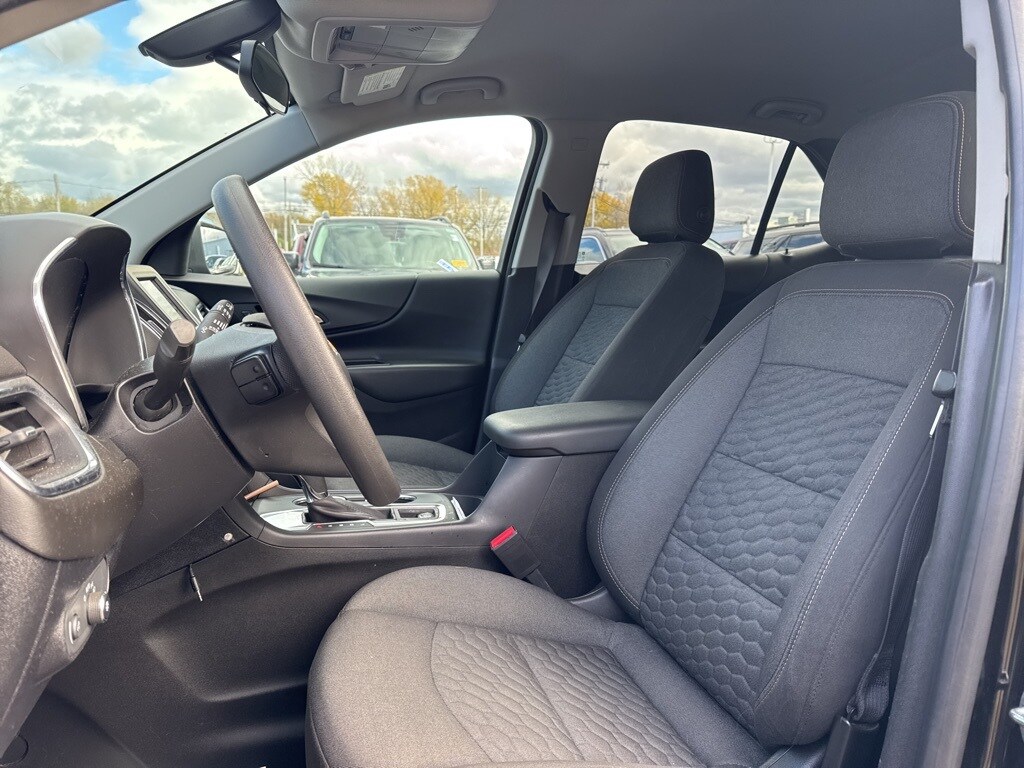 2019 Chevrolet Equinox LT photo 2