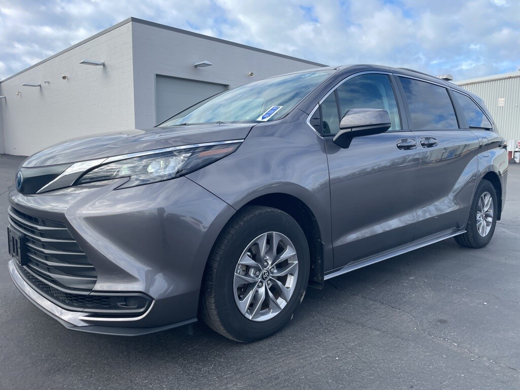 Used 2024 Toyota Sienna LE 8 Passenger Van Passenger Van