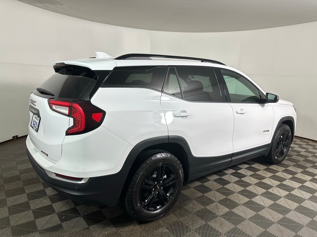 2024 Gmc Terrain AT4 photo 2
