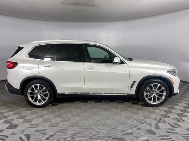 Used 2022 BMW X5 40i with VIN 5UXCR6C07N9L61826 for sale in Bowmansville, NY