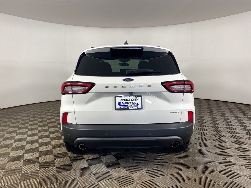 2025 Ford Escape ST-Line photo 2