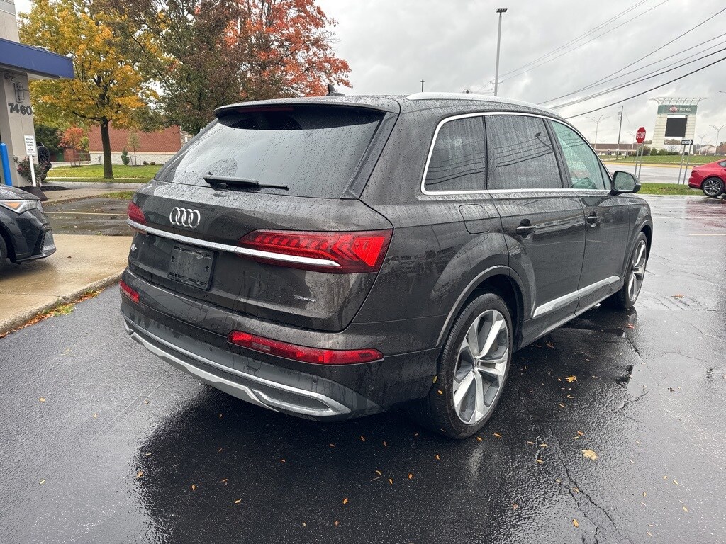 2023 Audi Q7 55 Prestige photo 2