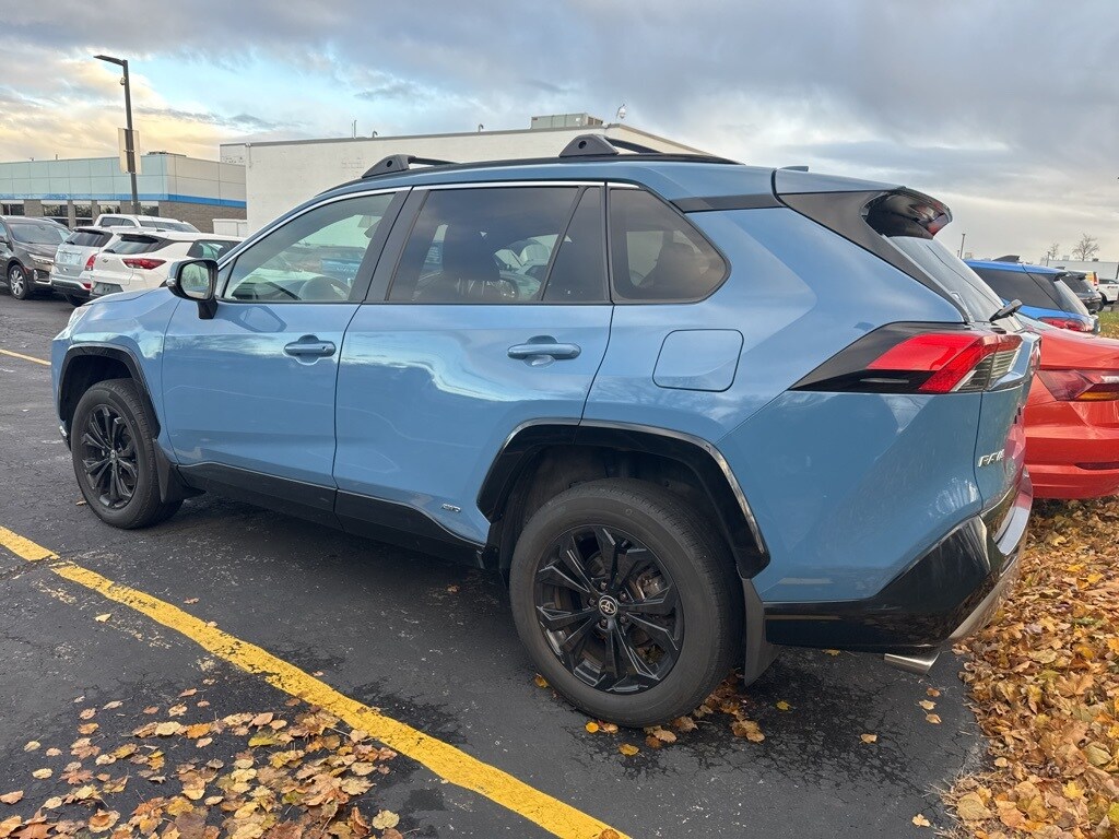 2023 Toyota RAV4 Hybrid SE photo 3