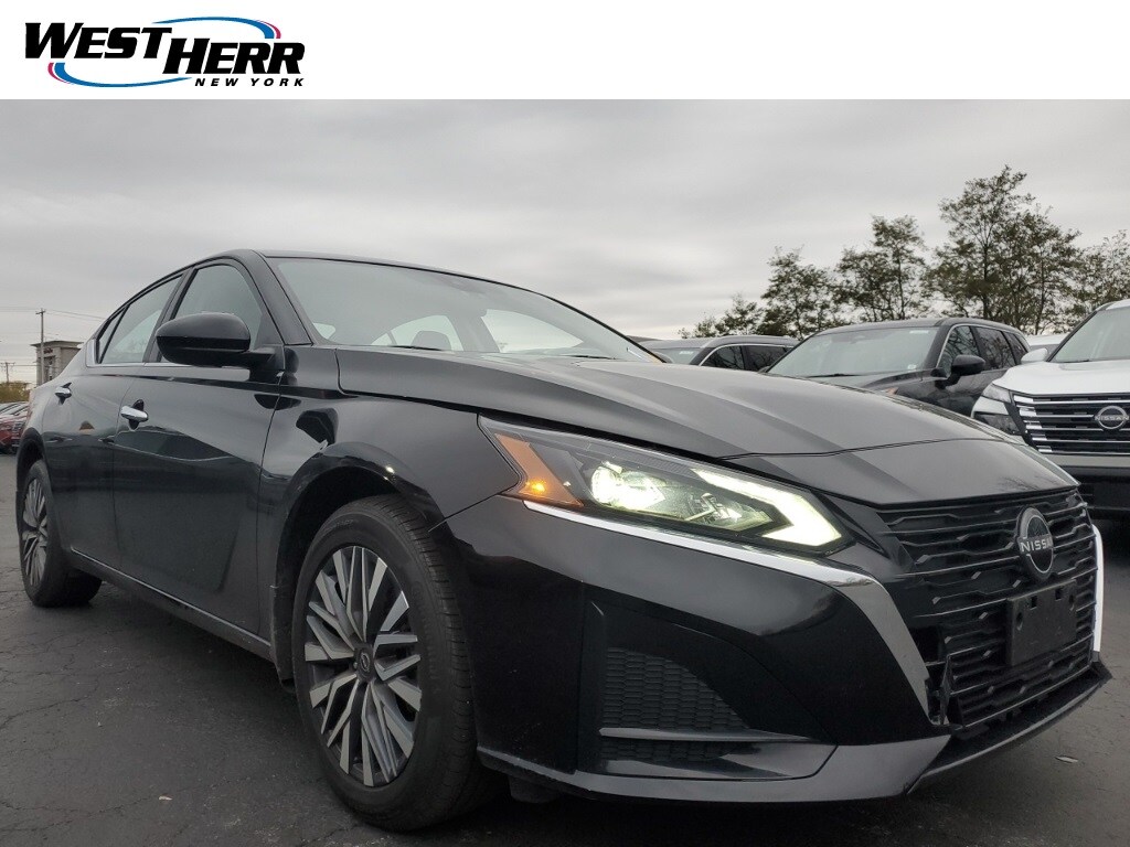 Used 2023 Nissan Altima 2.5 SV Sedan