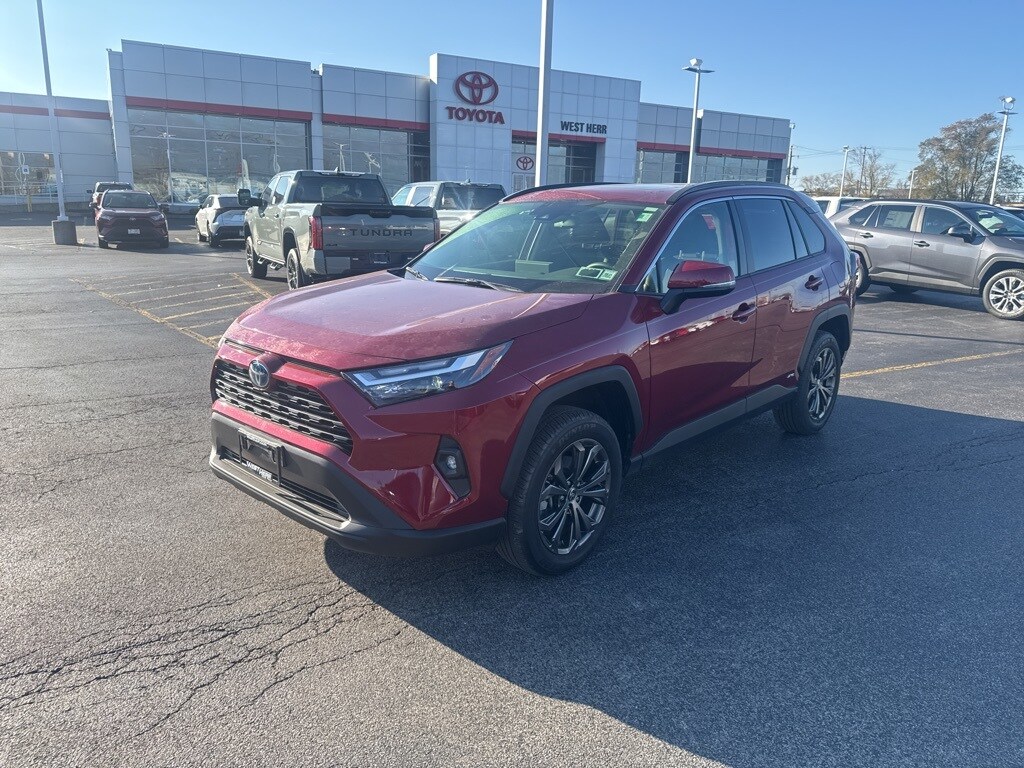 2022 Toyota RAV4 Hybrid XLE Premium photo 3